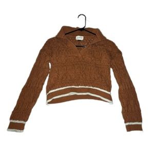 Cropped knitted top with collar